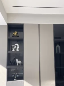 Irregularly shaped color-blocked vase