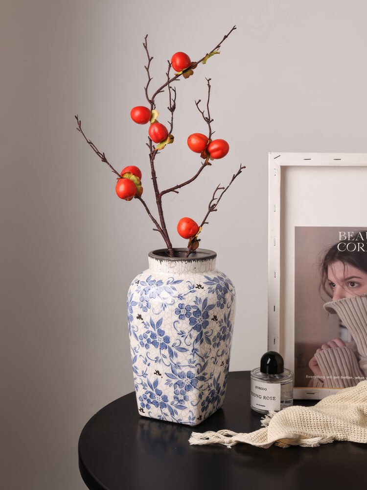 Classic ice crackle glaze blue and white porcelain vase