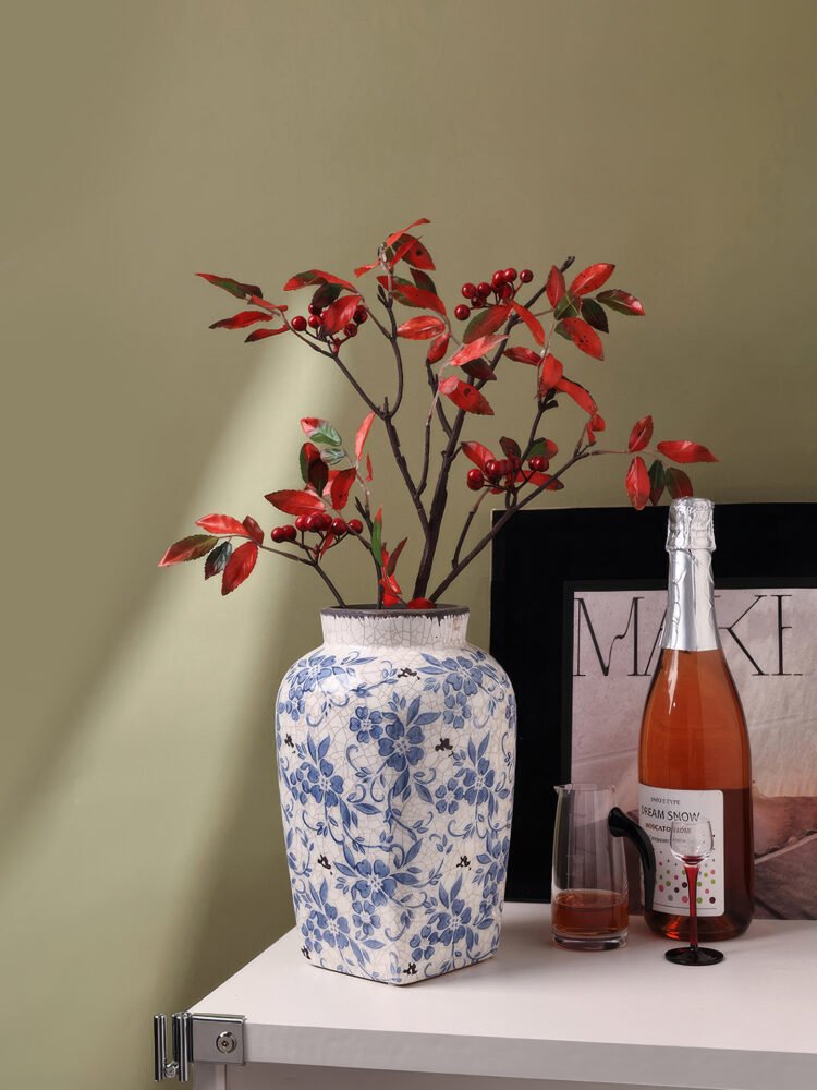 Classic ice crackle glaze blue and white porcelain vase