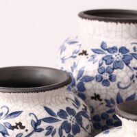 Classic ice crackle glaze blue and white porcelain vase