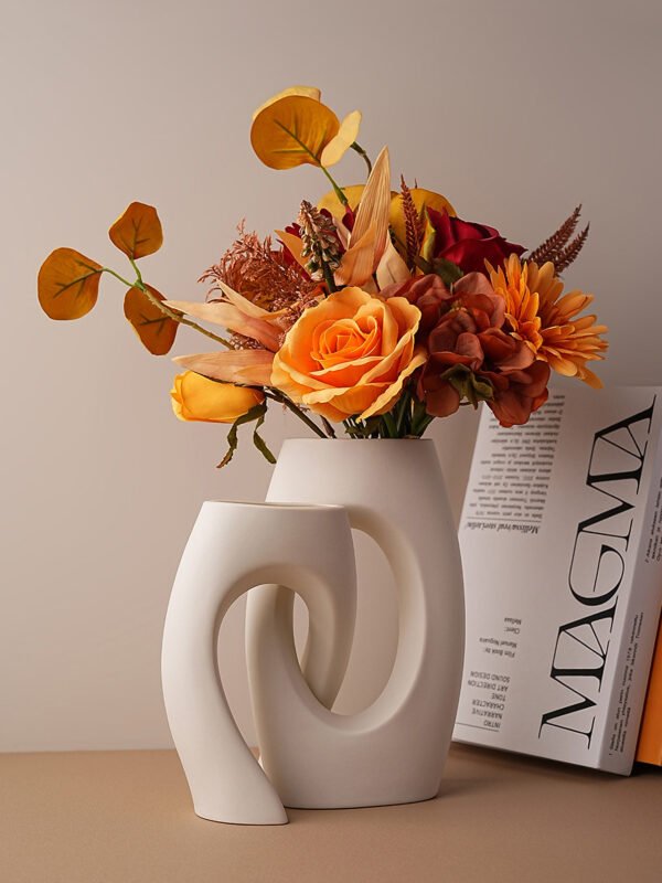 Alien cross tube flower vase