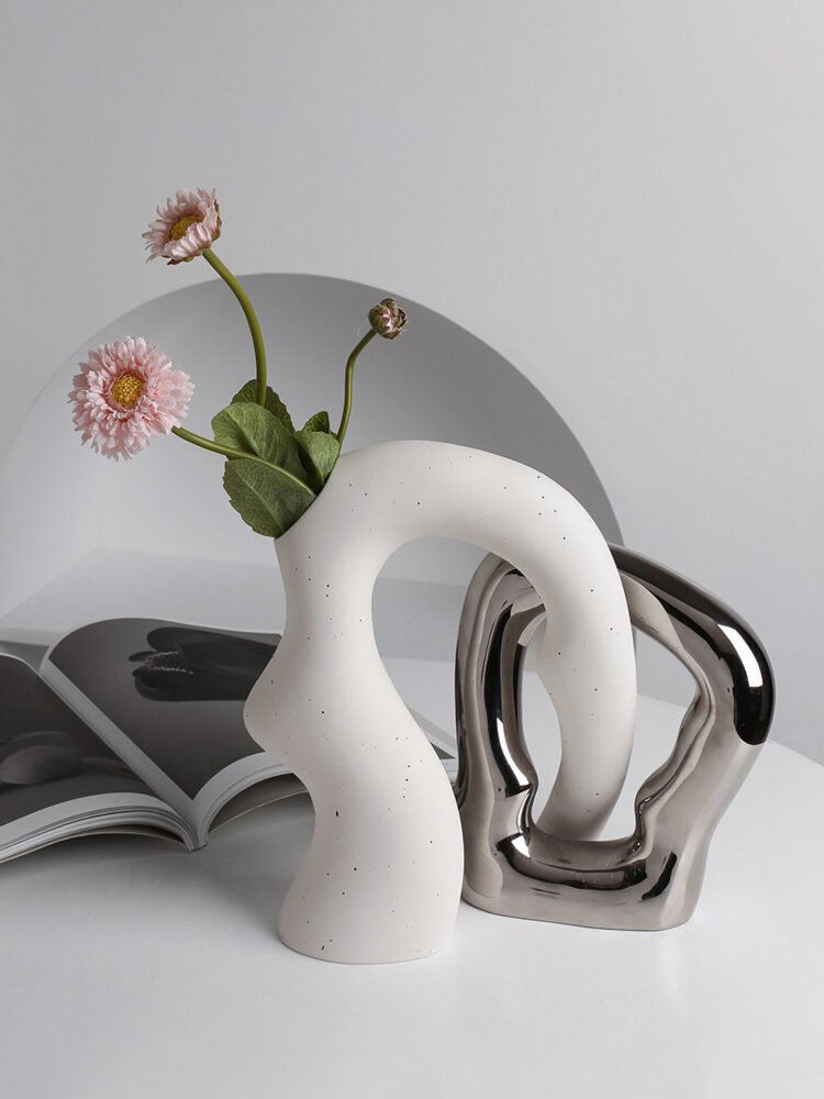 Irregularly shaped color-blocked vase