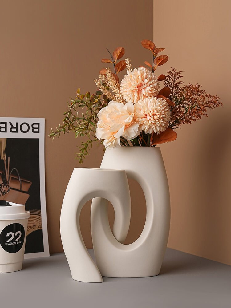 Alien cross tube flower vase