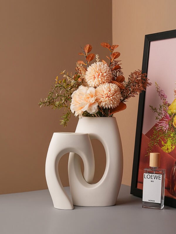 Alien cross tube flower vase