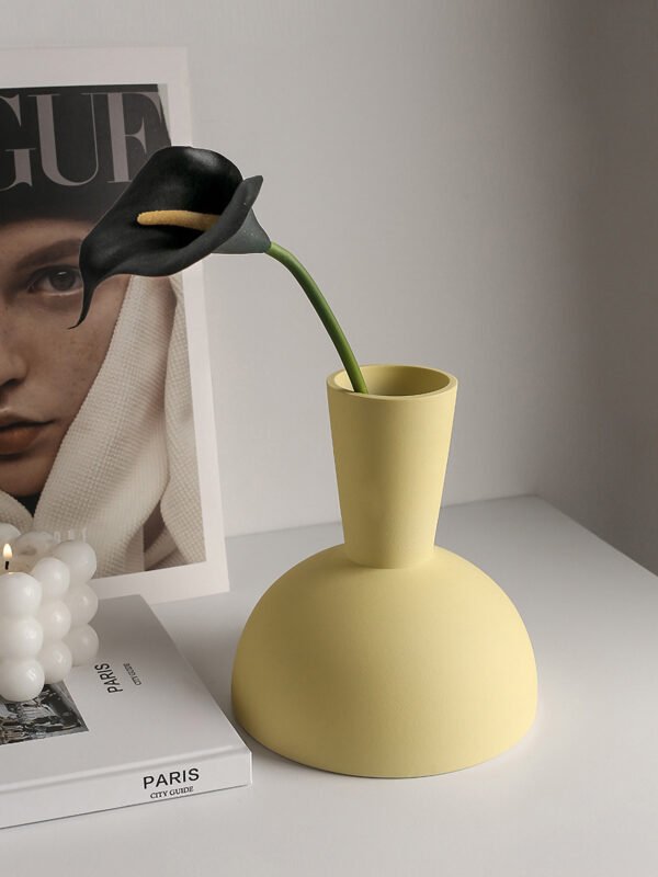 Wabiv Geometric flower arrangement