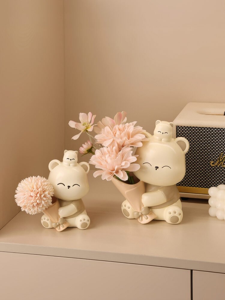 Cute hug bear holding bouquet decorative ornament