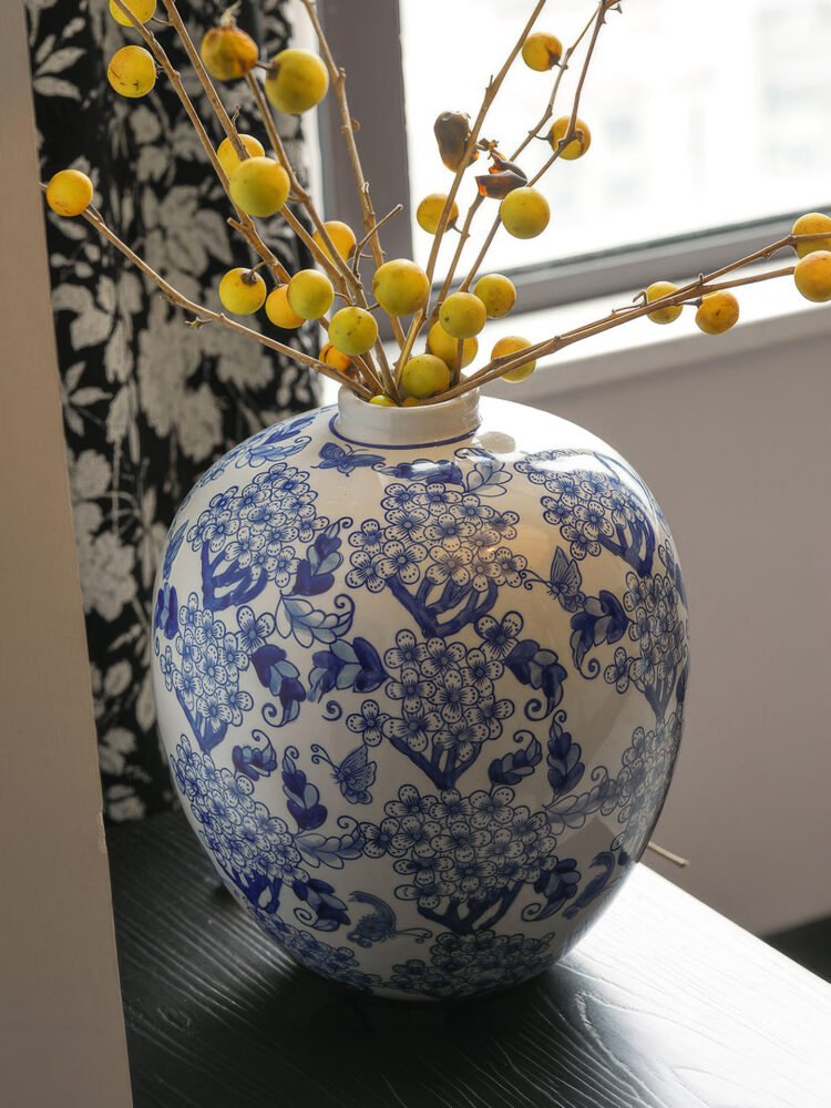 Traditional ink wash blue and white porcelain bottle vase