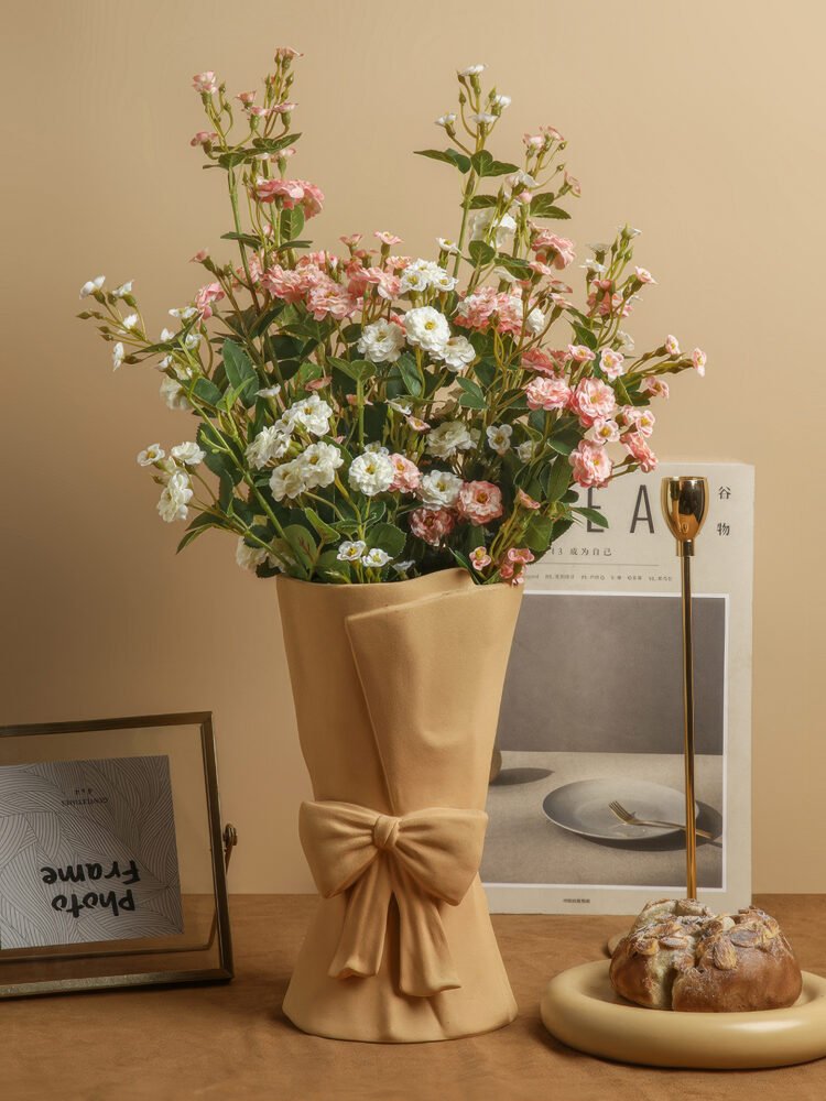 Elegant bow-shaped white ceramic vase for bouquets