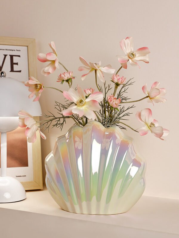 Wabiv Madeleine shell vase