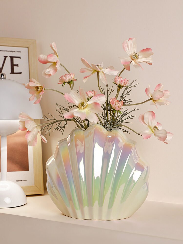 Wabiv Madeleine shell vase