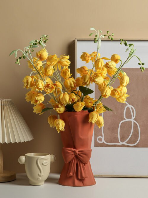 Bow-shaped bouquet vase