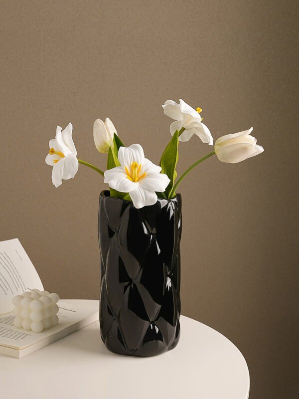 Wabiv Sofa-patterned vase