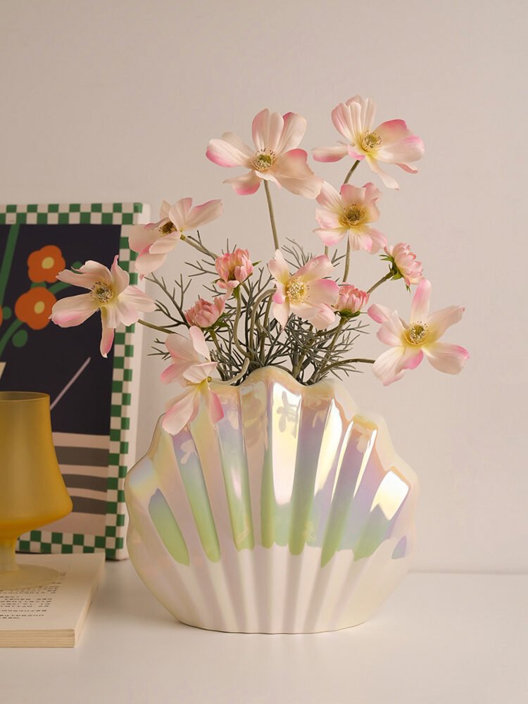 Wabiv Madeleine shell vase