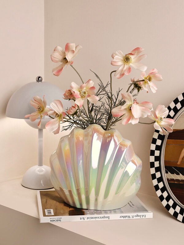 Wabiv Madeleine shell vase