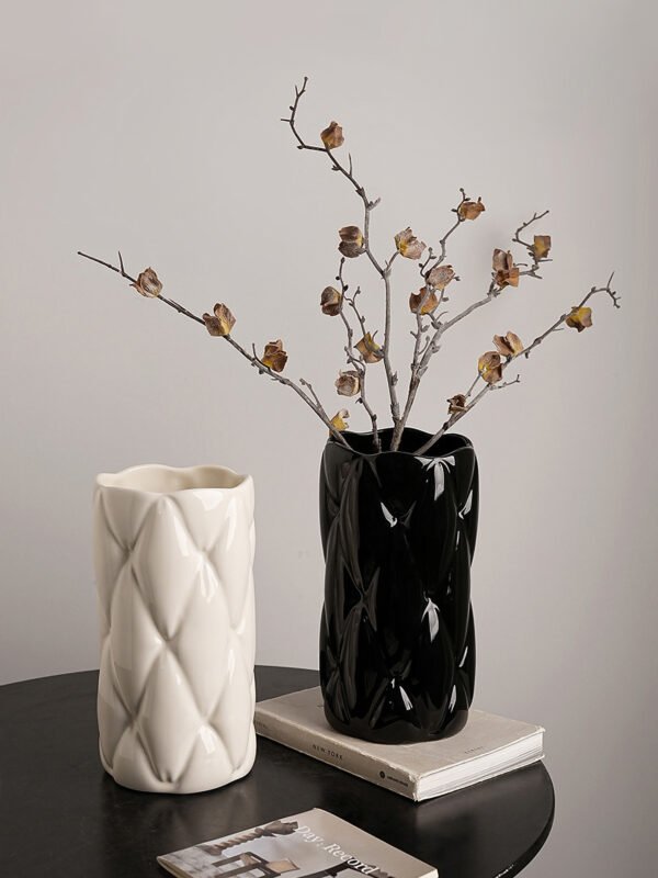 Wabiv Sofa-patterned vase