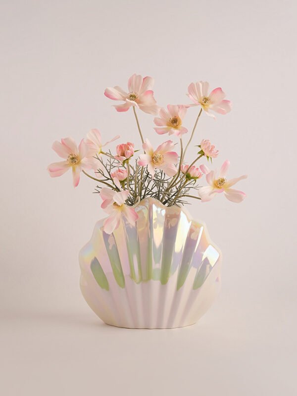 Wabiv Madeleine shell vase