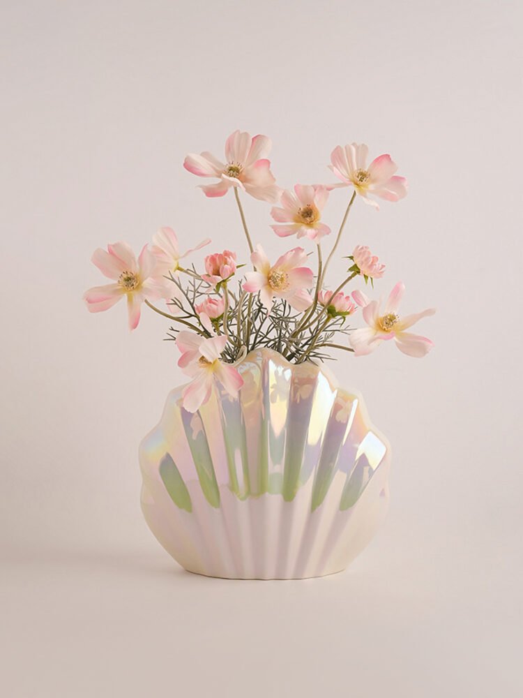 Wabiv Madeleine shell vase