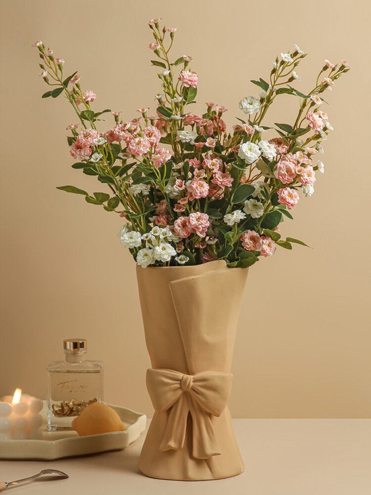 Bow-shaped bouquet vase