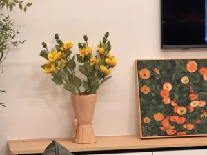 Bow-shaped bouquet vase