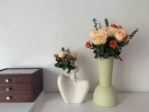 Wabiv Geometric flower arrangement