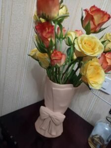 Bow-shaped bouquet vase