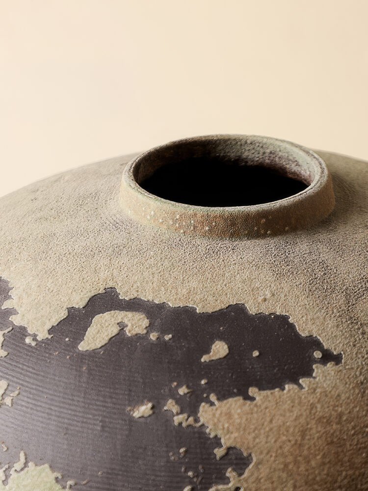 Wabiv Yunyin style minimalist floral ceramic vessels for serene spaces
